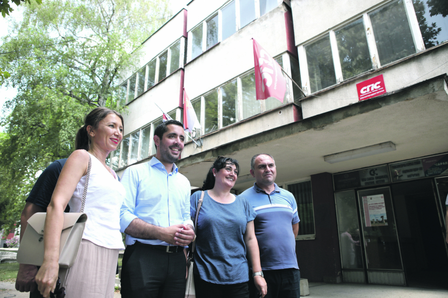 ALO OTKRIVA Pratili smo ministra Tomu Momirovića, a onda ušli u njegov kabinet u Vladi Srbije! Pogledajte šta smo tamo zatekli (FOTO)