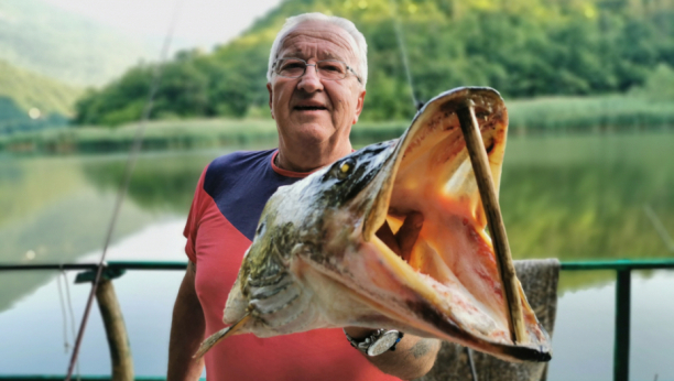 UHVAĆENA NEMAN KOD ČAČKA Tomi štap odletao u vodu, pola sata kasnije izronila džinovska čeljust! (FOTO)