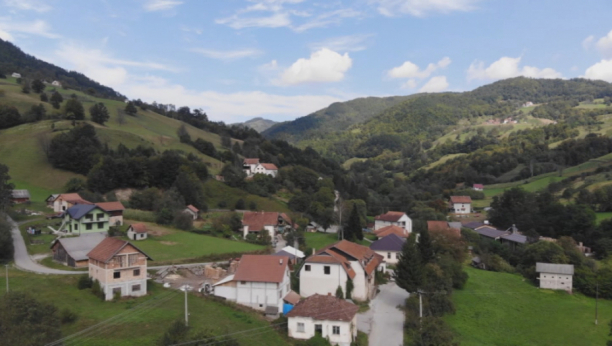 SMARAGD PRIRODE KRIJE SMRTONOSNU TAJNU Meštani sela Osonica: Ne smemo da idemo na njivu da ne bi umrli!