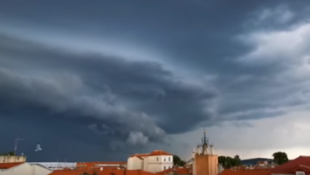 UZBUNA U HRVATSKOJ Stravično nevreme, civilna zaštita upozorava: Ne idite nigde! (VIDEO)