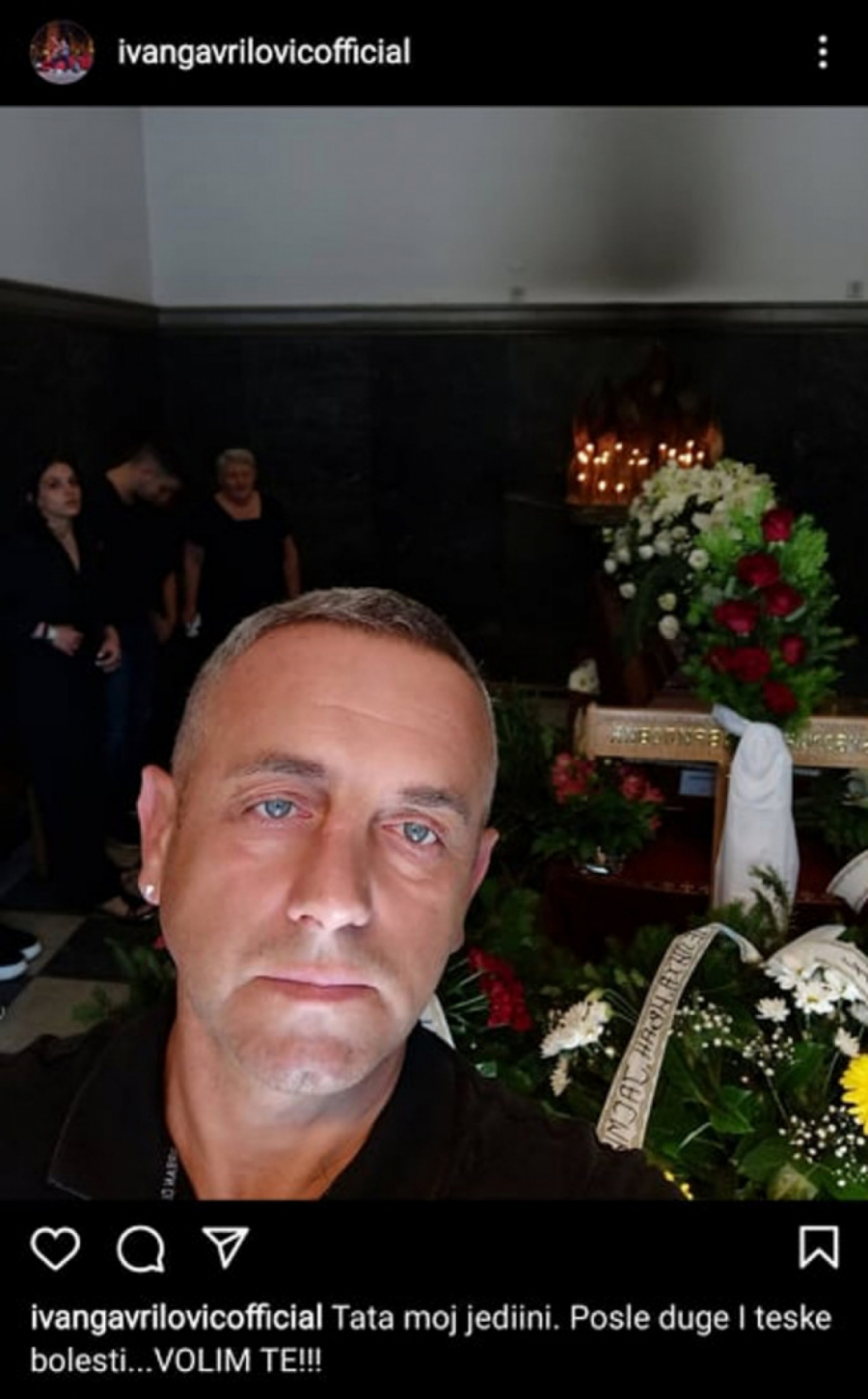 MORBIDNO! IVAN GAVRILOVIĆ SE SLIKAO PORED KOVČEGA MRTVOG OCA! Fotografija iz kapele sve sablaznila!