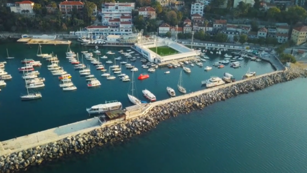 NAŠI TURISTI U ŠOKU! Evo šta Crnogorci naplaćuju na letovanju, što nije praksa nigde u svetu