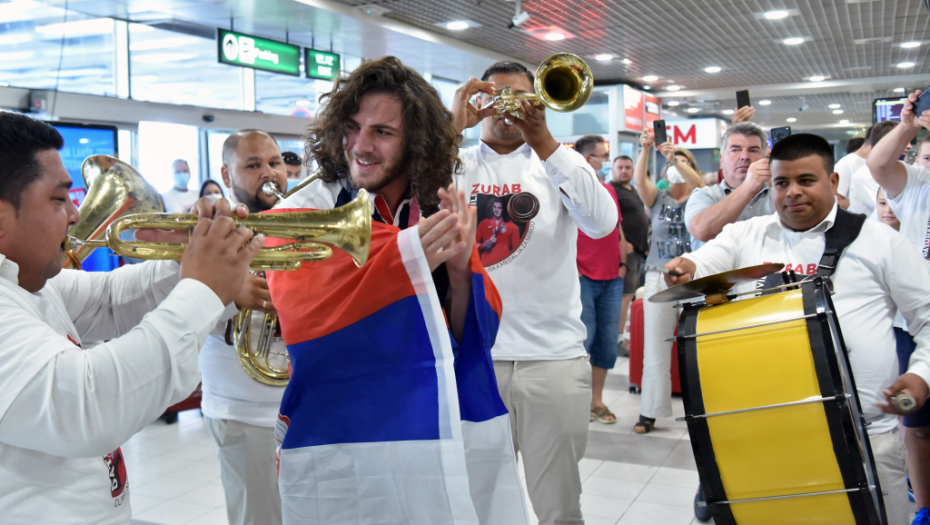 SRBIJA JE MOJA KUĆA! Zurabi se ne odvaja od trobojke, rvač oduševio naciju rečima koje može da izgovori samo pravi patriota!