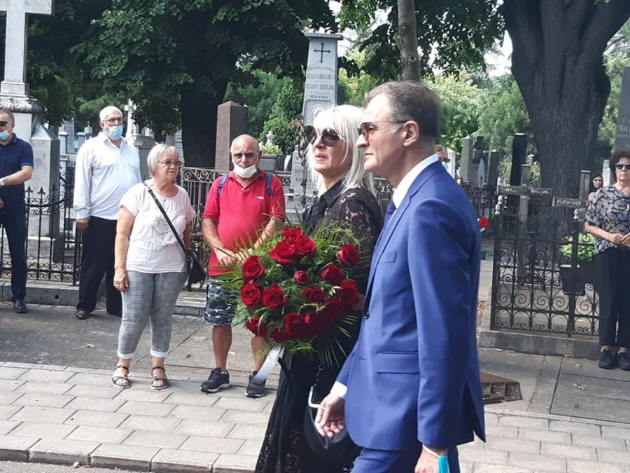 POSLEDNJI ISPRAĆAJ MIROSLAVA LAZANSKOG Sahranjen veliki čovek i novinar (FOTO/VIDEO)