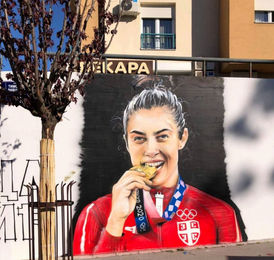 MILICA MANDIĆ OD KOMŠIJA DOBILA MURAL Naselje Stepa Stepanović ponosi se zlatnom olimpijkom (FOTO)