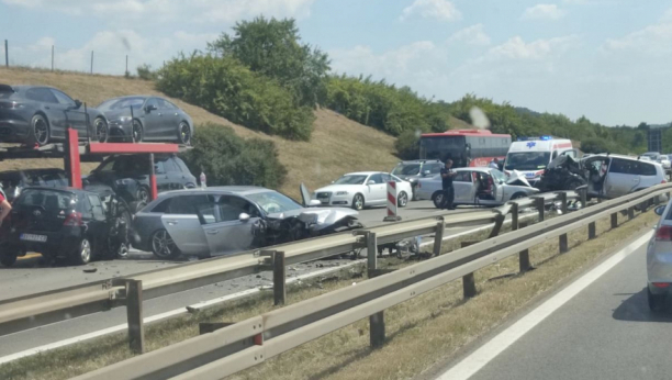 JEZIVA SAOBRAĆAJNA NESREĆA KOD ČAČKA Poginula jedna osoba, dete teško povređeno