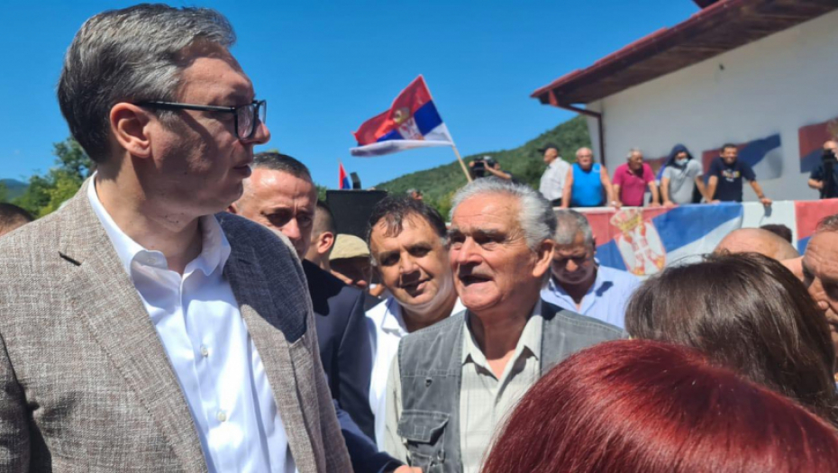 Vučić u poseti destileriji "AS Group"