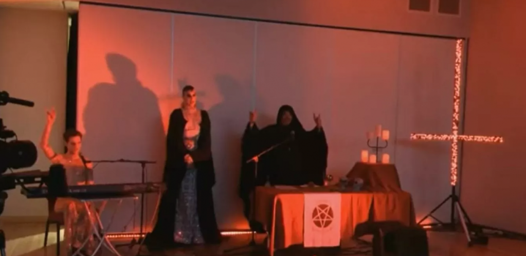 SKANDAL U EMISIJI UŽIVO Satanistički ritual pušten na australijskoj televiziji (VIDEO)