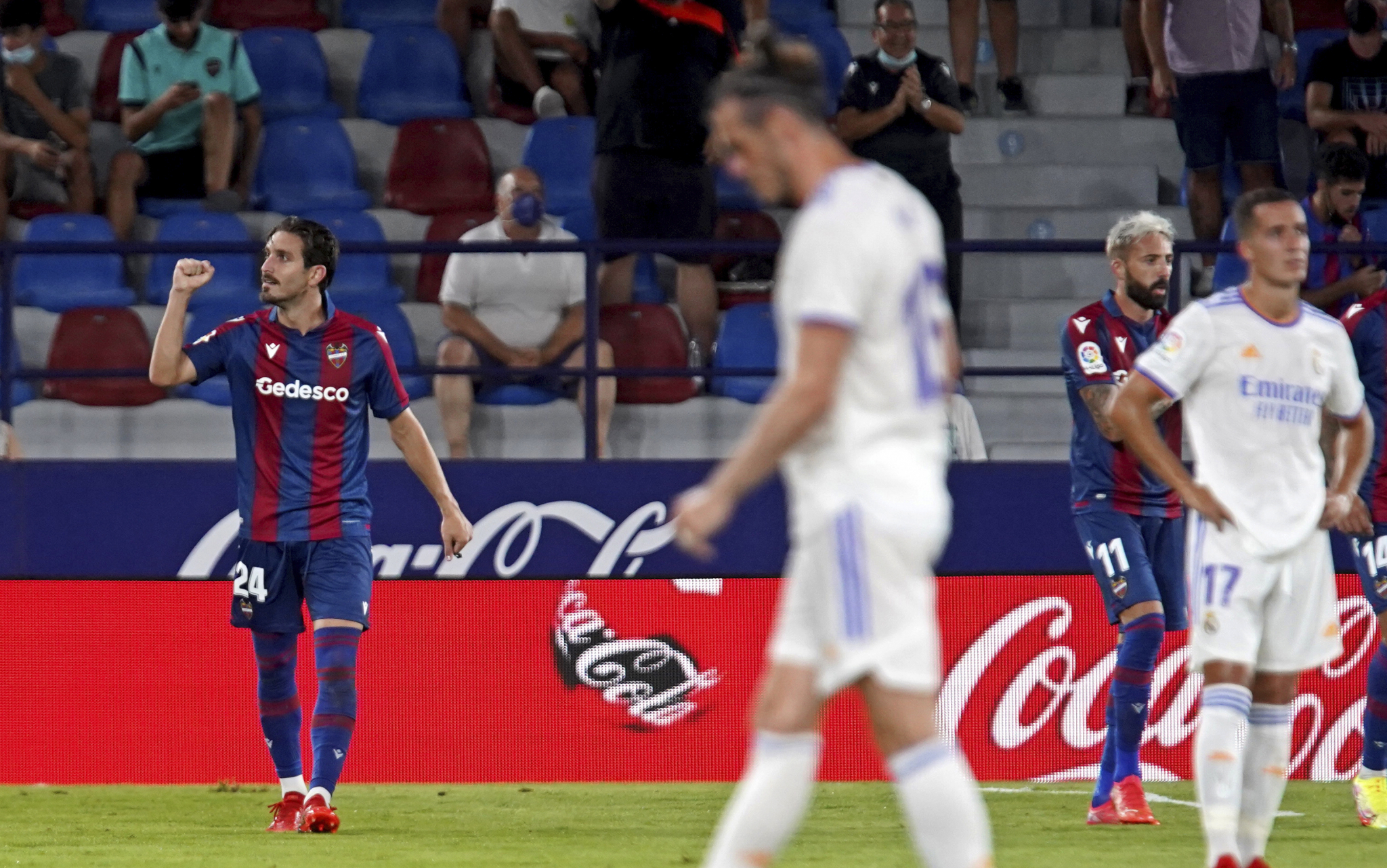 KADA IGRA REAL, LUDNICA JE ZAGARANTOVANA! Štoper glumio golmana, Madriđani jedva izvukli živu glavu! Jović se nije naigrao! (VIDEO)