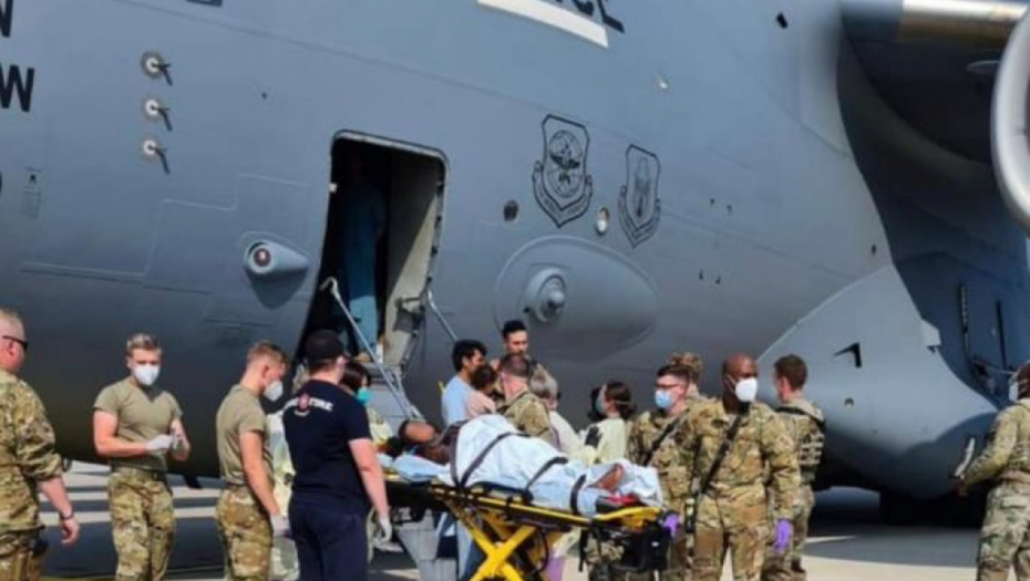 SREĆAN KRAJ DRAME NA NEBU Devojčica rođena u avionu dobila moćno ime!