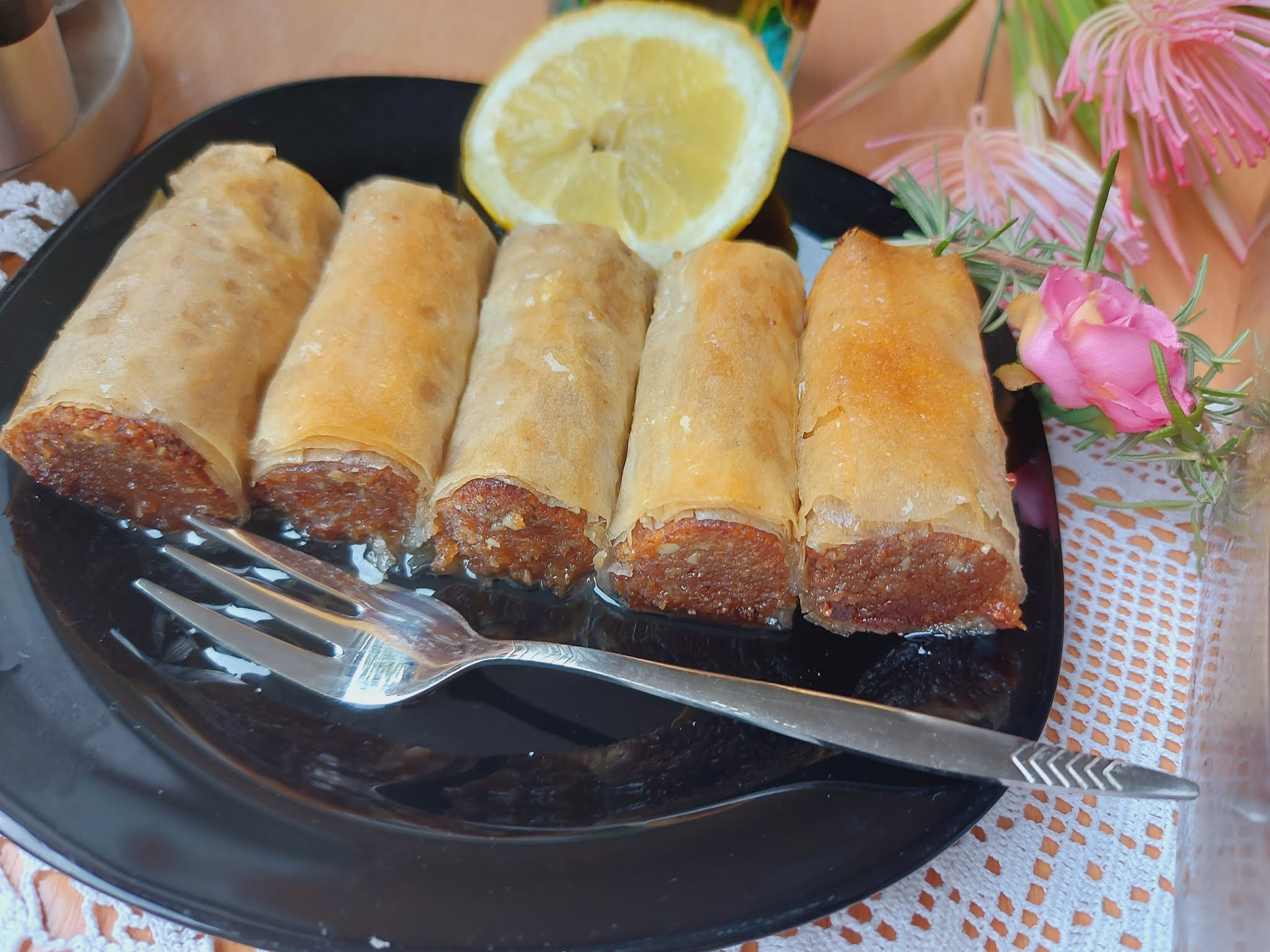 DESERT ZA PAMĆENJE: Baklava sa plazmom i belom čokoladom! (VIDEO)