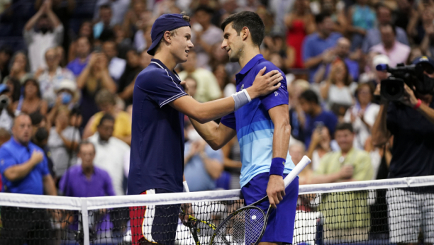 NIKADA NIJE LEPO ZAVRŠITI MEČ NA OVAJ NAČIN! Novak pružio podršku mladom Dancu: Ovakve stvari se dešavaju, mnogo mi je žao!