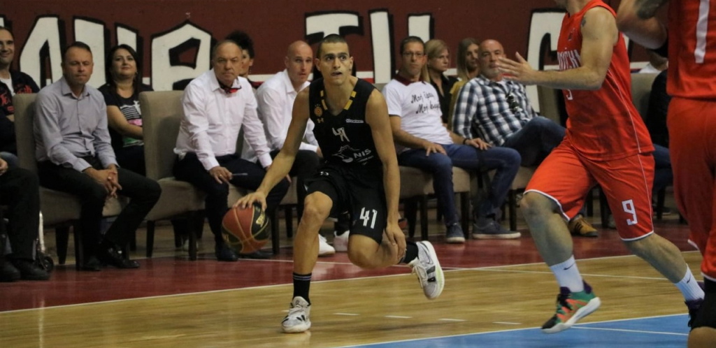 Šumadijski ljubitelji košarke uživali u duelu Radničkog i Partizana u Kragujevcu (FOTO GALERIJA)