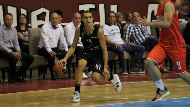 Šumadijski ljubitelji košarke uživali u duelu Radničkog i Partizana u Kragujevcu (FOTO GALERIJA)