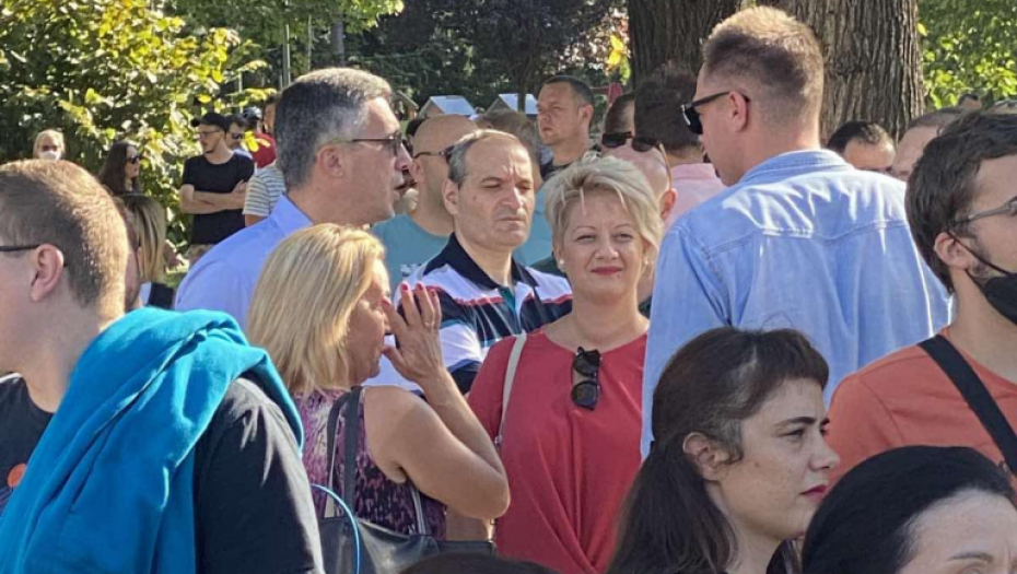 OPOZICIJA ZLOUPOTREBLJAVA NAROD Svi na lažnom ekološkom protestu zarad političke kampanje jer ovako nisu u stanju da skupe ni 5 ljudi! (FOTO)