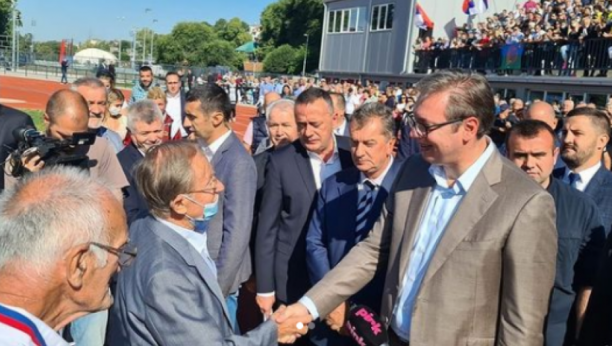 VUČIĆ SE SREO SA ŽIVOM LEGENDOM Milan Matijević dočekao predsednika u Kraljevu (FOTO)