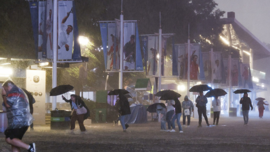 OLUJA JE STIGLA, SAKRIJTE SE Florida se panično priprema za udar uragana 4. stepena (FOTO/VIDEO)