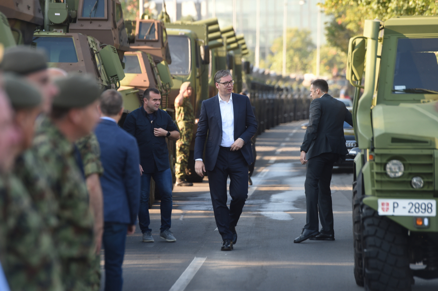 PREDSEDNIK SRBIJE U PARKU UŠĆE Vučić: Pripadnici Vojske Srbije dokazali su koliko vole i bore se za sopstvenu zemlju! (VIDEO)