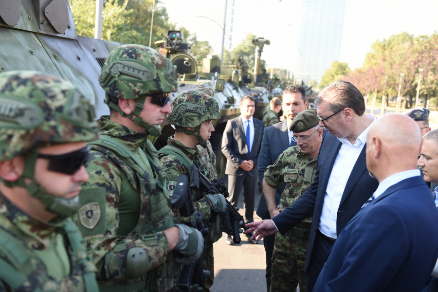 PREDSEDNIK SRBIJE U PARKU UŠĆE Vučić: Pripadnici Vojske Srbije dokazali su koliko vole i bore se za sopstvenu zemlju! (VIDEO)