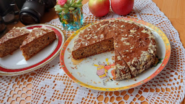 OČARAVAJUĆI RECEPT IZ BAKINE KUHINJE: Čokoladni kolač, fantastičan miris i ukus (VIDEO)