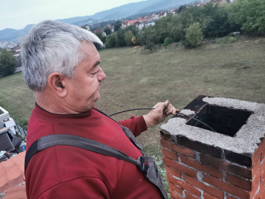 KRALJ ČAČANSKIH KROVOVA Odžačar, zanimanje u kojem su ruke uvek garave, ali obraz čist!