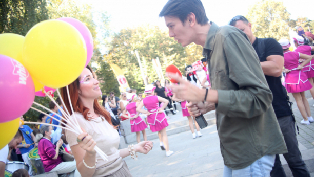 VIKEND VREMEPLOV NA TAŠMAJDANU Veliki dečji karneval vratio mame i tate u detinjstvo