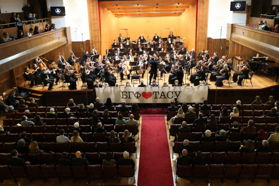 MUZIČARI SE OPROSTILI OD IVANA TASOVCA Beogradska filharmonija održala koncert u čast preminulog direktora!