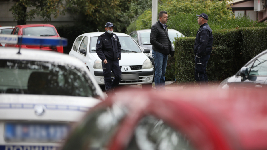 BIVŠI POLICAJAC UJEDAO ĆERKU I ZETA, PA ŠUTIRAO UNUKU Komšije sa Zvezdare otkrile detalje jezivog porodičnog nasilja uoči Aranđelovdana!