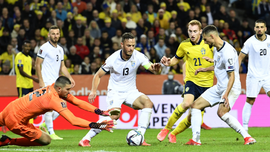 "KOSOVO JE ALBANIJA" NA TRIBINAMA! Skandal u Švedskoj, UEFA mora da reaguje na ovu sramnu političku poruku! (FOTO)