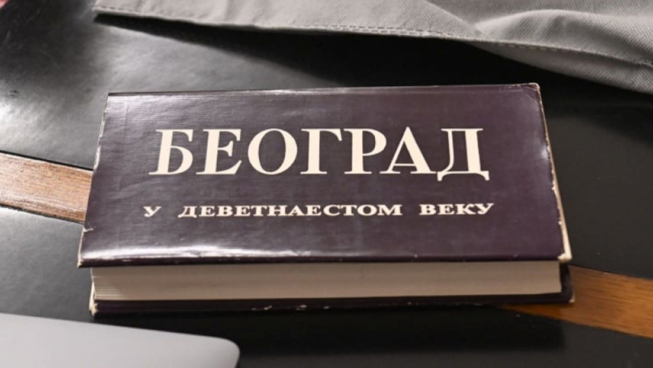 PODIVLJALA OPOZICIJA HTELA NASILNIM PUTEM  DA UĐE U SKUPŠTINU Gurali ogradu i histerično vikali da Beogradu ne treba metro!