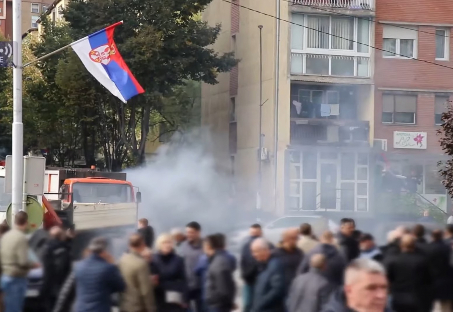 AMBASADE OTKRILE POZADINU NAPADA NA SRBE Kfor rešio da se skloni sa strane i da pusti Prištinu da radi šta hoće!