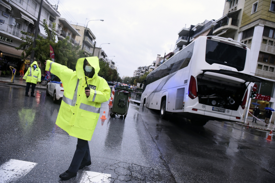 RUPA PROGUTALA AUTOBUS Obilne kiše izazvale velike probleme u Solunu (FOTO)