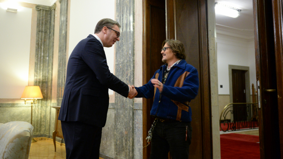 PREDSEDNIK VUČIĆ DOČEKUJE DŽONIJA DEPA Na Sretenje ga odlikuje medaljom za zasluge (FOTO)