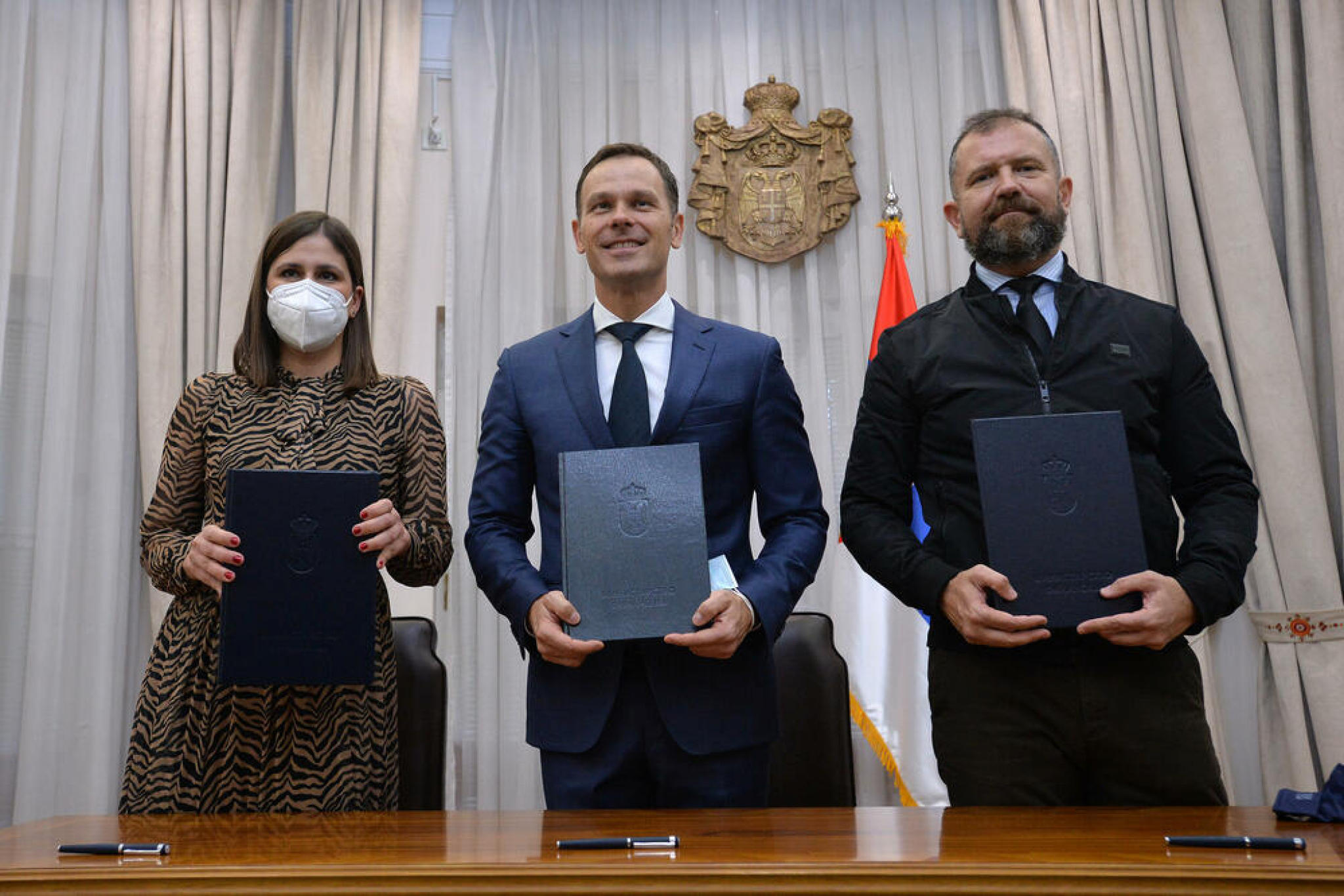 POTPISAN UGOVOR O DODELI STANA Samohranoj majci Ani Rmuš sin (3) jednim potezom doneo sreću u nagradnoj igri (FOTO)