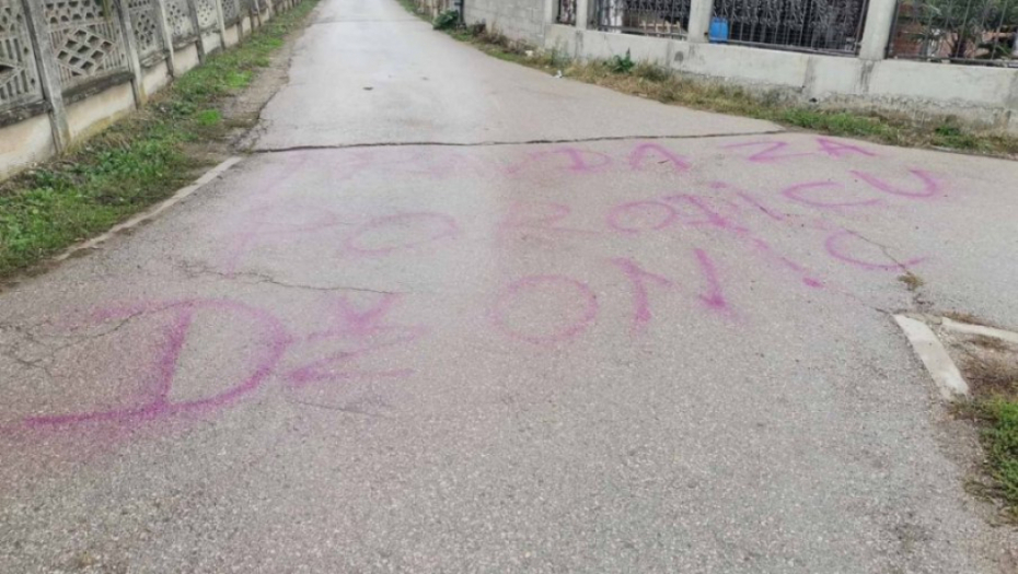 OSVANUO ČUDAN GRAFIT U MORAVCU Traže pravdu za Džoniće, optužene za ubistvo porodice Đokić (FOTO)