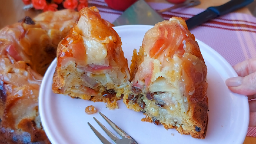 BAKIN DOMAĆI KOLAČ Kolač sa jabukama, ukusniji od torte i baklave (VIDEO)