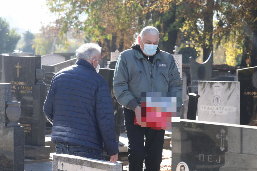 POMEN MARINI TUCAKOVIĆ Laća i Futa daju 40 dana voljenoj majci i supruzi, sa osmehom je se sećaju!