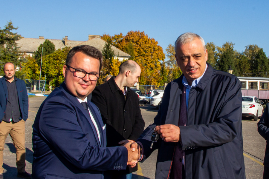 OBNOVLJEN VOZNI PARK SUBOTICE Gradonačelnik Stevan Bakić srećan zbog poboljšanja uslova života (VIDEO)