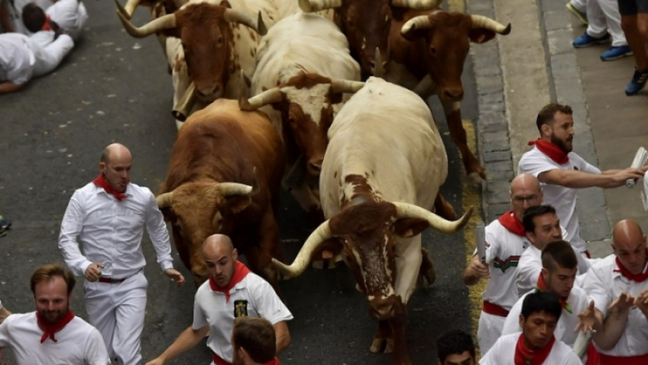 ŠPANCI NE ODUSTAJU OD TRADICIJE Tri osobe umrle nakon zadobijenih povreda u trci sa bikovima