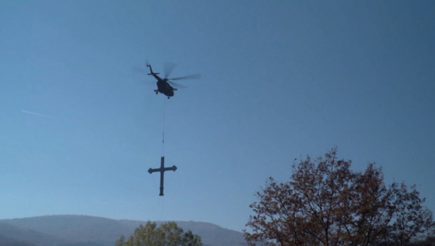 Za postavljanje Časnog krsta iznad manastira Mileševe odlikovani pukovnik i helikopterska eskadrila