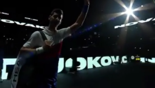 TAKO SE POŠTUJE NAJVEĆI SVIH VREMENA! Nole nikad moćnije ušao na meč, sve je pucalo od efekata! (VIDEO)