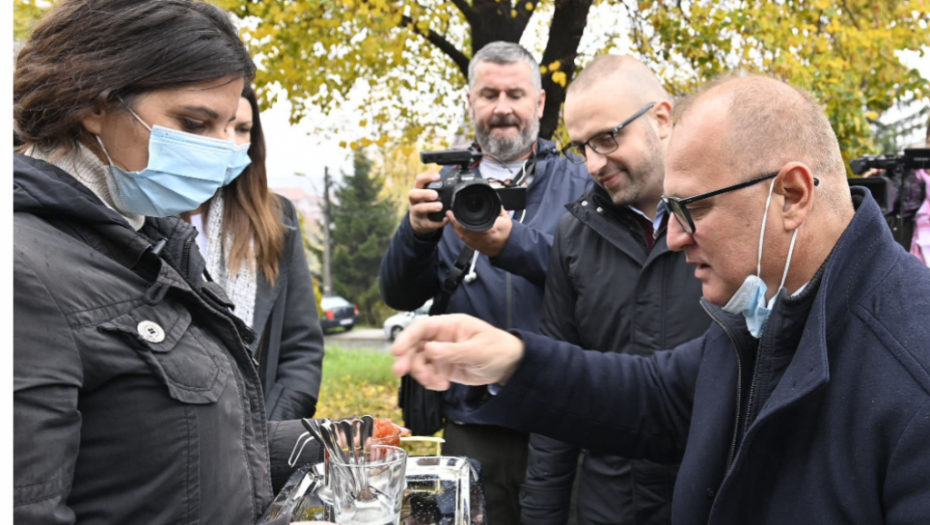 Pokretna kancelarija Gorana Vesića sa građanima Resnika