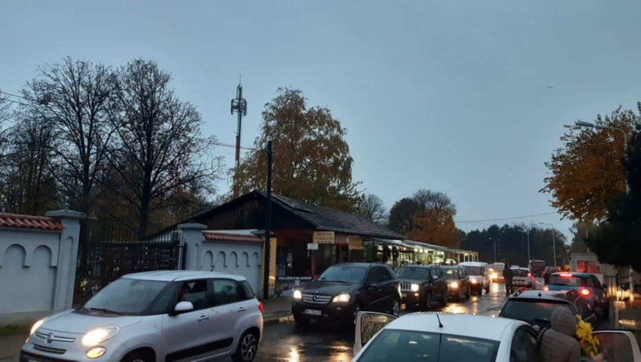 KOLAPS U BEOGRADU Stravične gužve zbog zadušnica, izbegavajte ovaj deo grada! (FOTO)