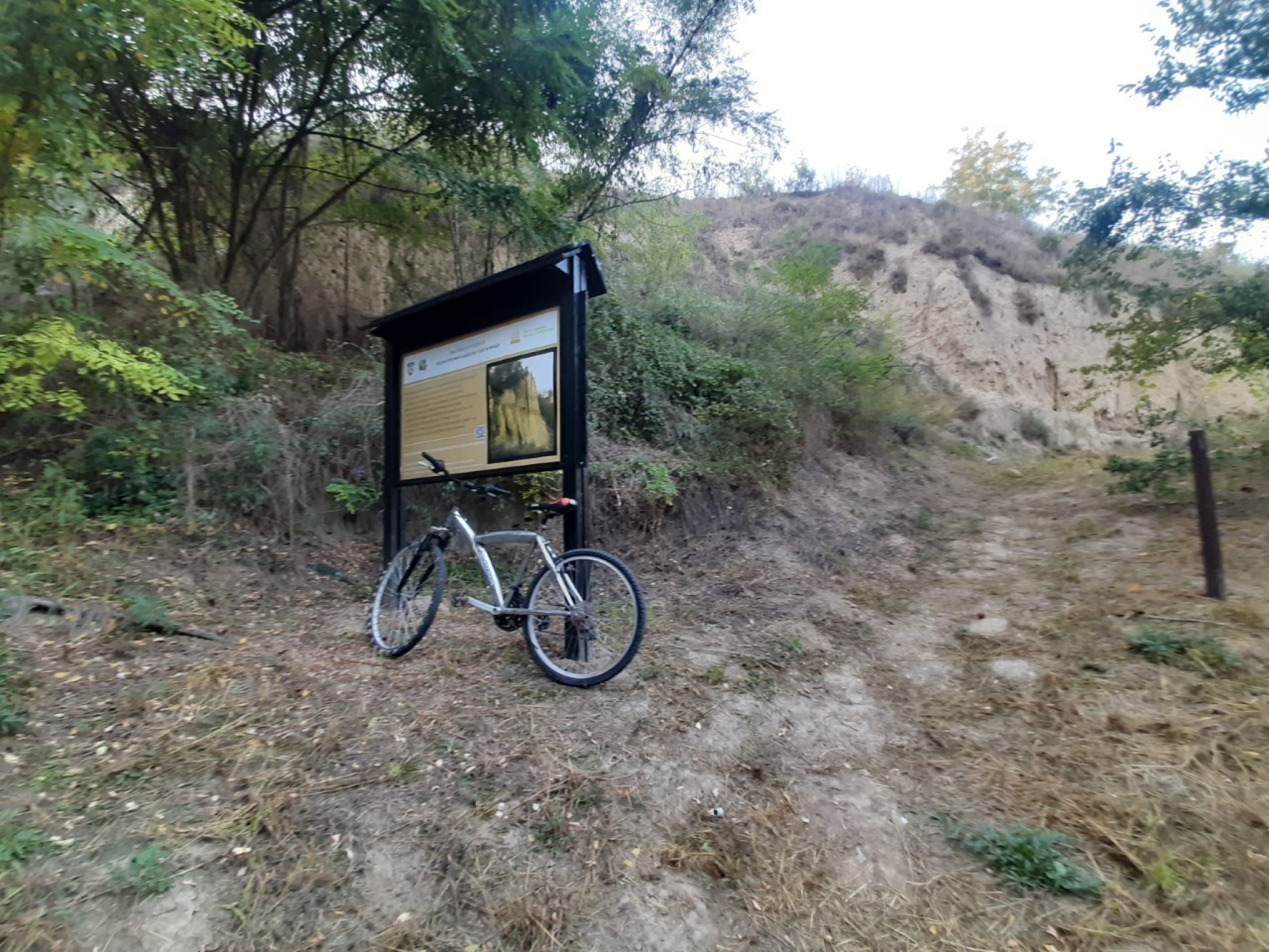 BATAJNICA NA LEPOM PLAVOM DUNAVU Od Zavetnog krsta, preko trim staze na obali i litice iz ledenog doba do vola na ražnju (FOTO)