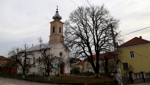 JABUKOVAC JOŠ OPLAKUJE MRTVE 14 godina od mističnog masakra: Nikola tvrdio da mu je bačena vlaška magija, uzeo pušku i krenuo u krvavi pohod - 