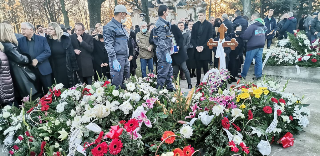 U JEDNU REČENICU STAO JE SAV BOL Supruga Marinka Rokvića se ovim rečima oprostila od muža, poruka slama srce!