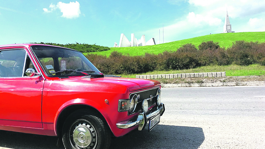 REKLAMA ZA "STOJADINA" STARA 50 GODINA RASPLAKAĆE VAS DO SUZA Tenk mu nije ravan - Ovaj auto ne može ništa da zaustavi