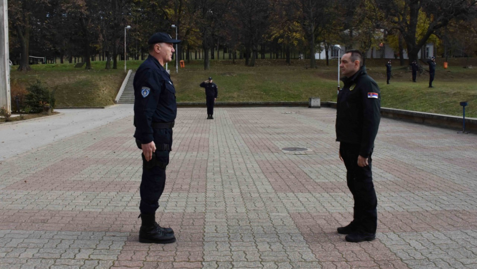 VULIN PORUČIO BUDUĆIM POLICAJCIMA Budite borci, tako se brani i čuva naša Srbija!