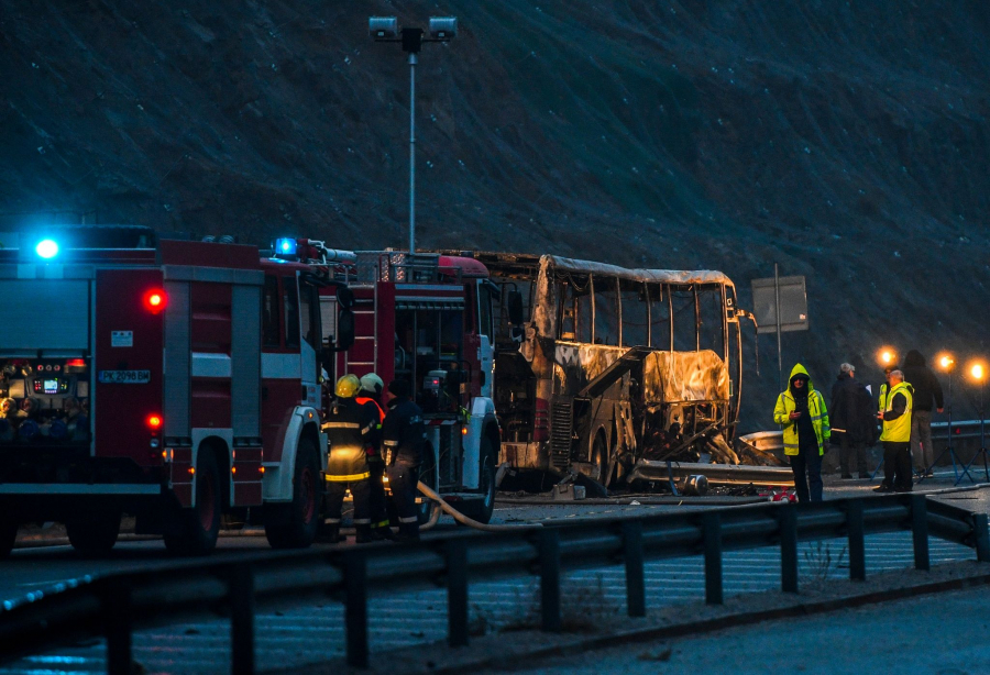 PRVE FOTOGRAFIJE STRAVIČNE NESREĆE U zapaljenom autobusu poginulo 45 ljudi, među njima 12 dece