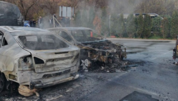 EKSKLUZIVNE FOTOGRAFIJE RAZORENE FABRIKE: Delovi raketa na zemlji, automobili uništeni